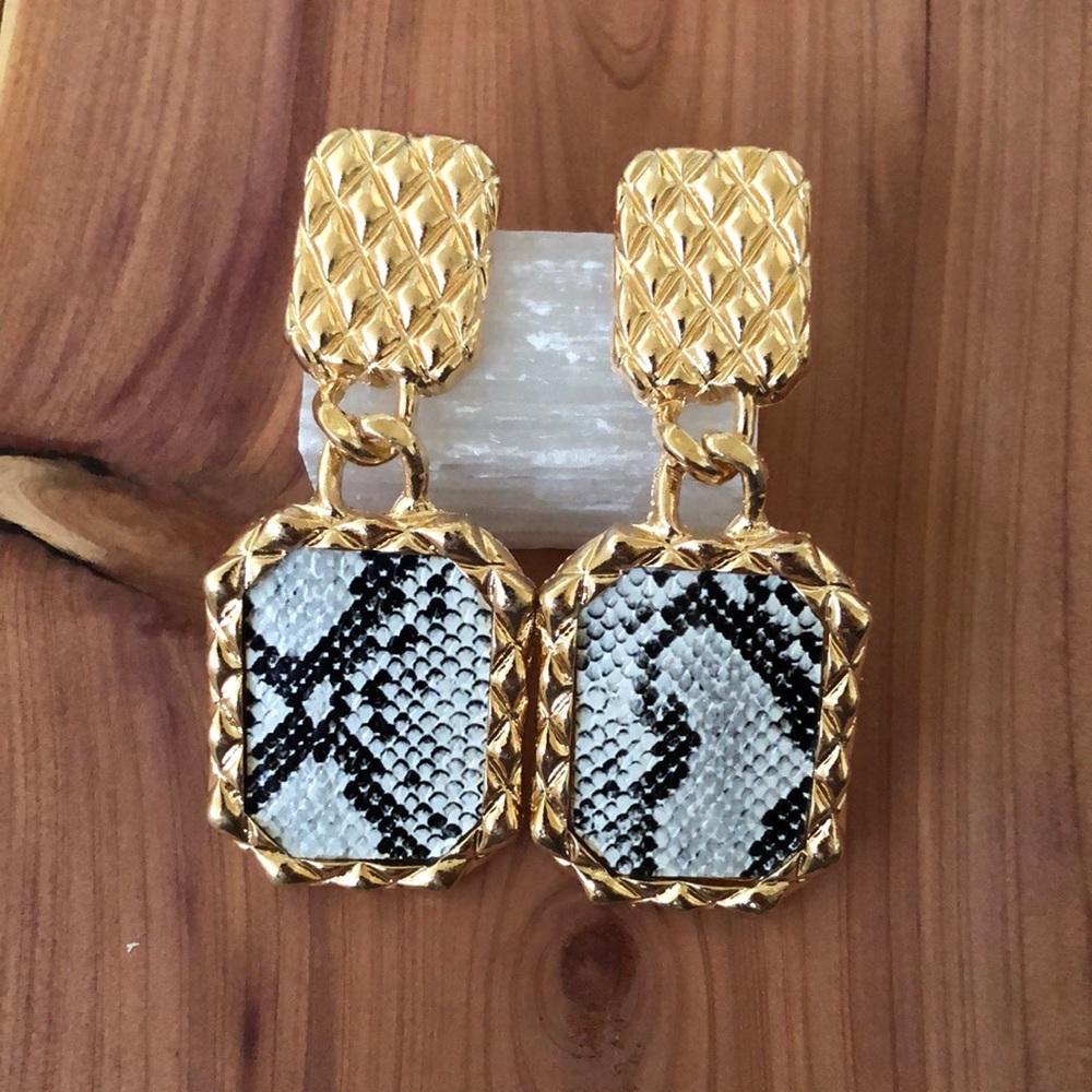 HP!🐍Snakeskin and Gold Earrings! - Picture 3 of 6